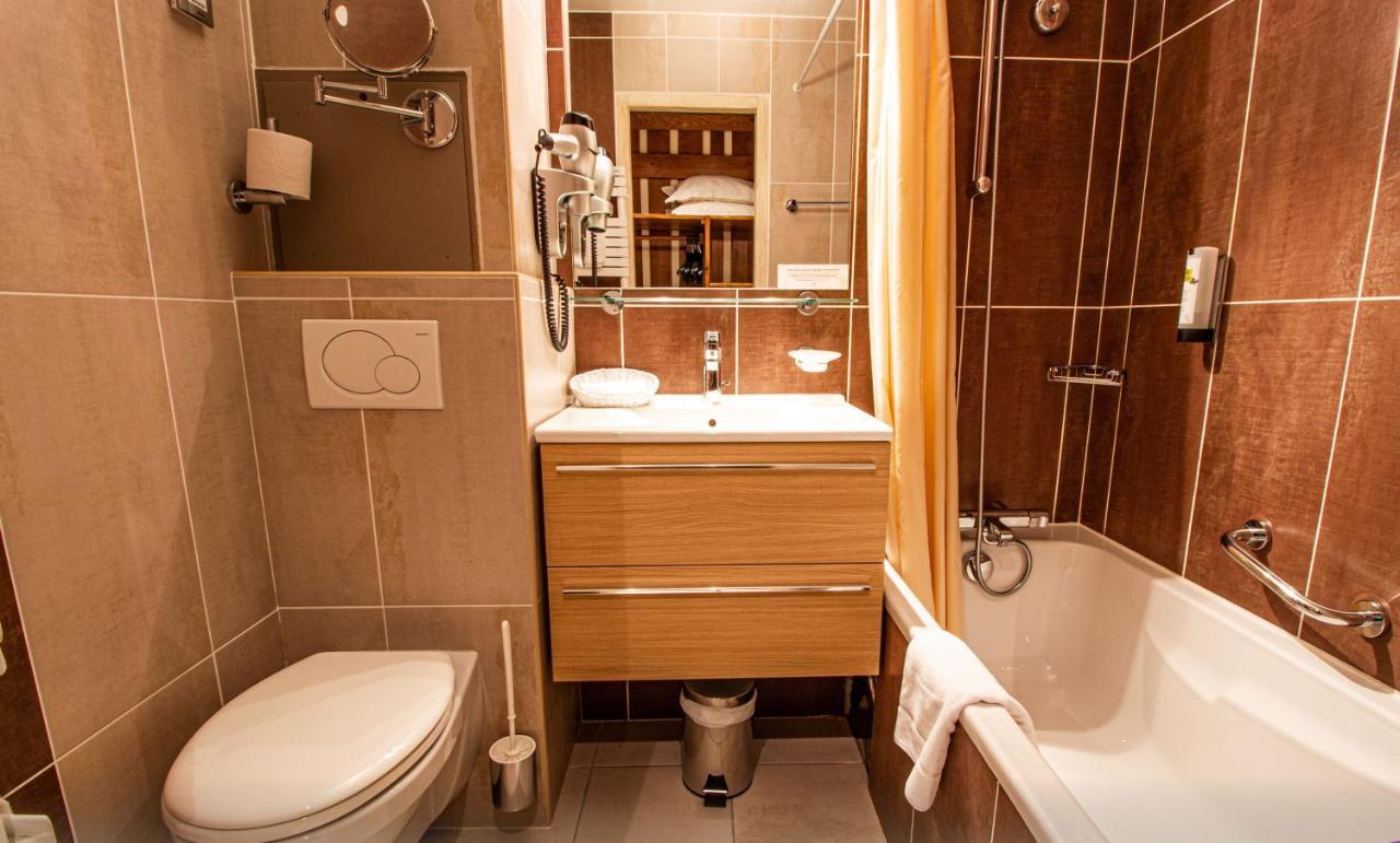 Hotel Ancolie - Champagny En Vanoise ลาปลาญ ภายนอก รูปภาพ